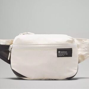Lululemon Clean Lines belt bag